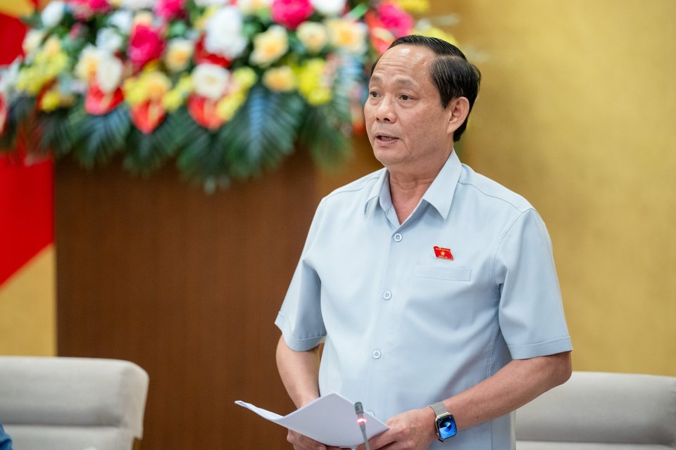 Ph&oacute; Chủ tịch Quốc hội Trần Quang Phương điều h&agrave;nh nội dung họp. Ảnh: quochoi.vn