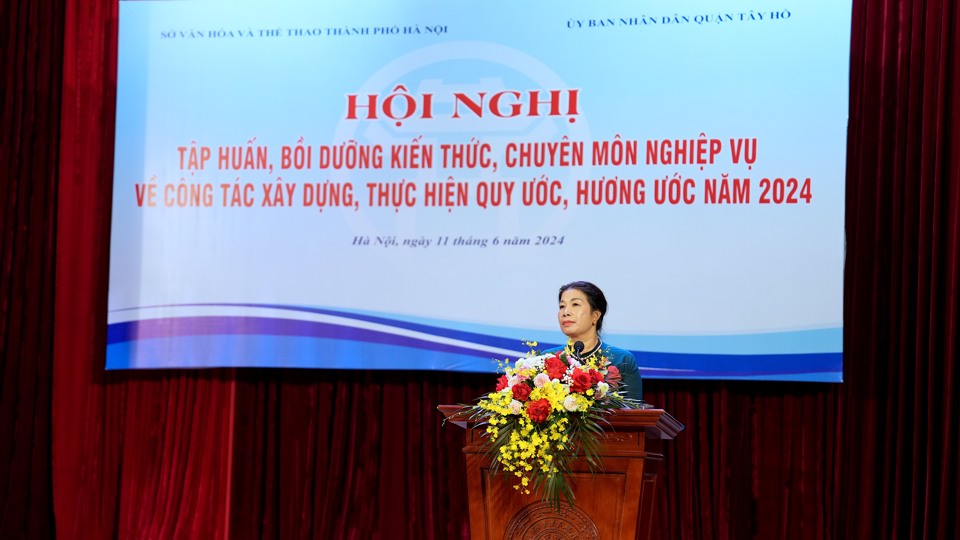 Ph&oacute; Gi&aacute;m đốc Sở VH&amp;TT H&agrave; Nội Trần Thị V&acirc;n Anh ph&aacute;t biểu tại Hội nghị. Ảnh: Lại Tấn