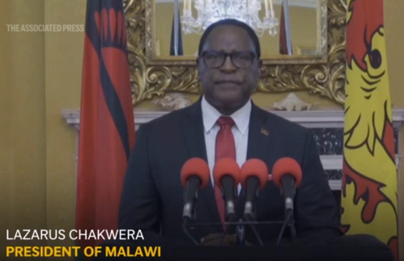 Tổng thống Malawi, Lazarus Chakwera cập nhật t&igrave;nh h&igrave;nh về những diễn biến của cuộc t&igrave;m kiếm. Ảnh: AP