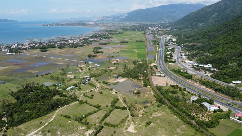 KKT V&acirc;n Phong c&oacute; tổng diện t&iacute;ch khoảng 150.000 ha, nằm tr&ecirc;n địa b&agrave;n huyện Vạn Ninh v&agrave; thị x&atilde; Ninh H&ograve;a. (Ảnh: Trung Nh&acirc;n)