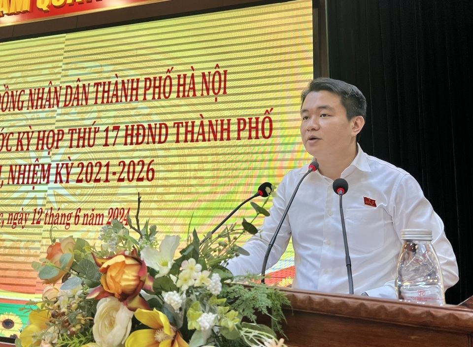 Trưởng ban Ph&aacute;p chế HĐND TP H&agrave; Nội Duy Ho&agrave;ng Dương tại buổi tiếp x&uacute;c cử tri huyện Ho&agrave;i Đức chiều 12/6.