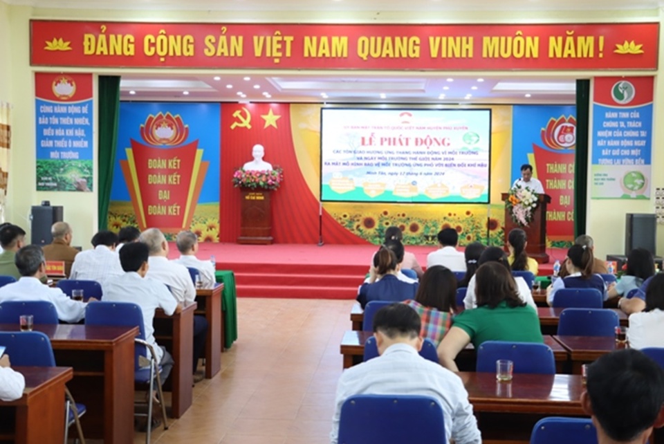 Quang cảnh lễ ph&aacute;t động