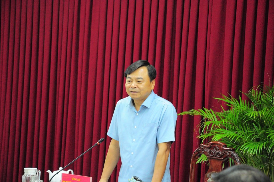 Thứ trưởng Bộ NN&amp;PTNT Nguyễn Ho&agrave;ng Hiệp ph&aacute;t biểu tại buổi l&agrave;m việc.