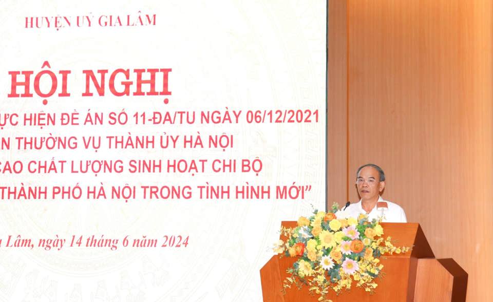 Ph&oacute; B&iacute; thư Thường trực Huyện ủy Gia L&acirc;m Nguyễn Tiến Việt ph&aacute;t biểu chỉ đạo tại hội nghị.