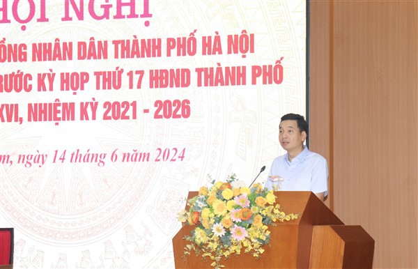 B&iacute; thư Huyện ủy Gia L&acirc;m Nguyễn Việt H&agrave; ph&aacute;t biểu tại hội nghị.
