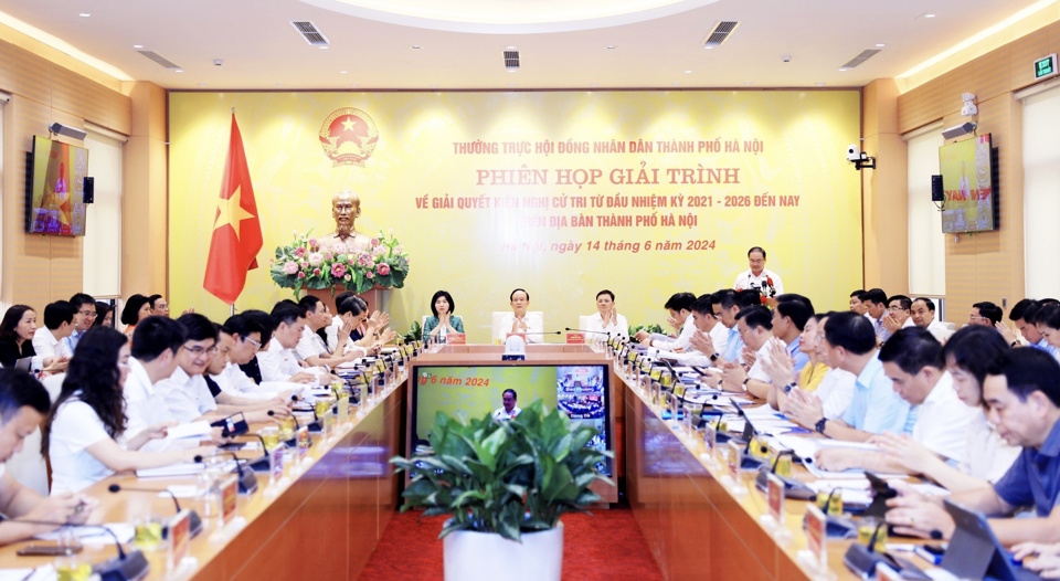 Quang cảnh phi&ecirc;n giải tr&igrave;nh