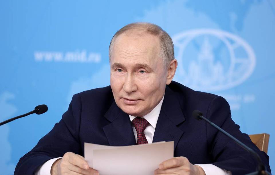 Tổng thống Nga Vladimir Putin ph&aacute;t biểu tại hội nghị ngoại giao ng&agrave;y 14/6. Ảnh: Tass