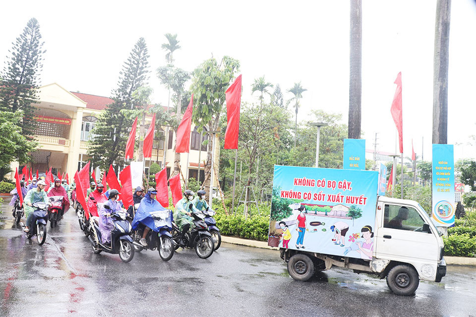 Ra qu&acirc;n tuy&ecirc;n truyền ph&ograve;ng, chống dịch sốt xuất huyết năm 2024.&nbsp;Ảnh: H&agrave; Linh