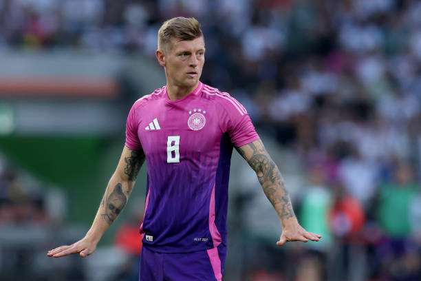 Toni Kroos cũng c&oacute; kỳ EURO cuối c&ugrave;ng c&ugrave;ng tuyển Đức.