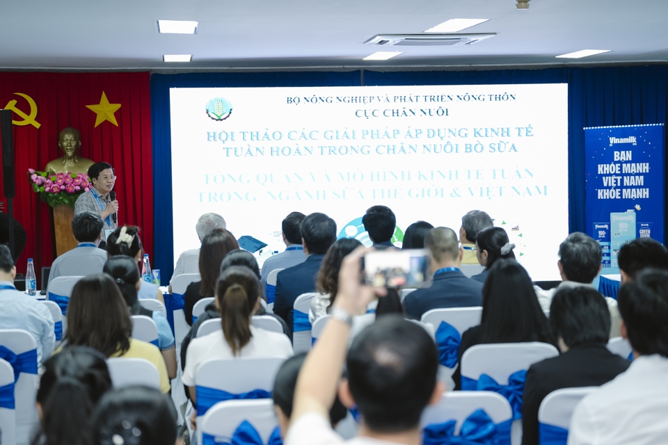 &Ocirc;ng Tống Xu&acirc;n Chinh chia sẻ tại Hội thảo &ldquo;C&aacute;c giải ph&aacute;p &aacute;p dụng kinh tế tuần ho&agrave;n trong ng&agrave;nh sữa Việt Nam&rdquo;.