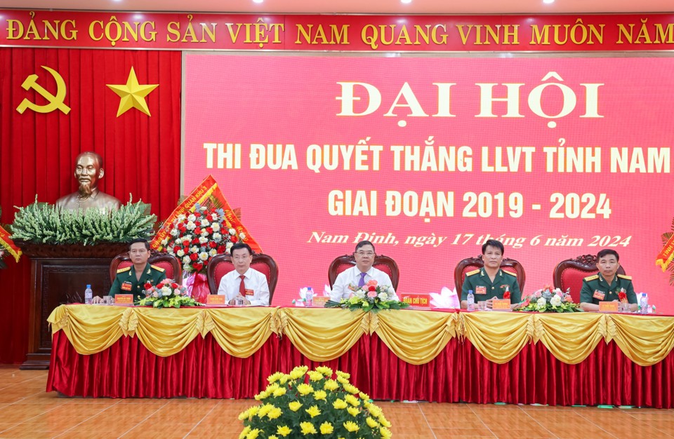 Đo&agrave;n Chủ tịch điều h&agrave;nh Đại hội.&nbsp;Ảnh: Viết Dư