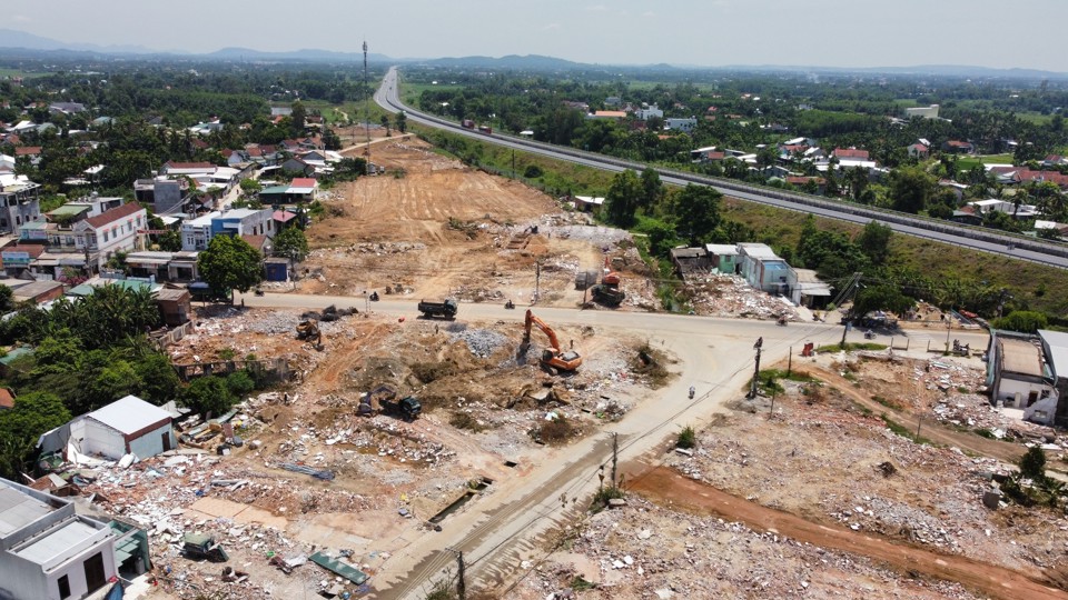 Mặt bằng ở đầu tuyến cao tốc Quảng Ng&atilde;i- Ho&agrave;i Nhơn được khai th&ocirc;ng.