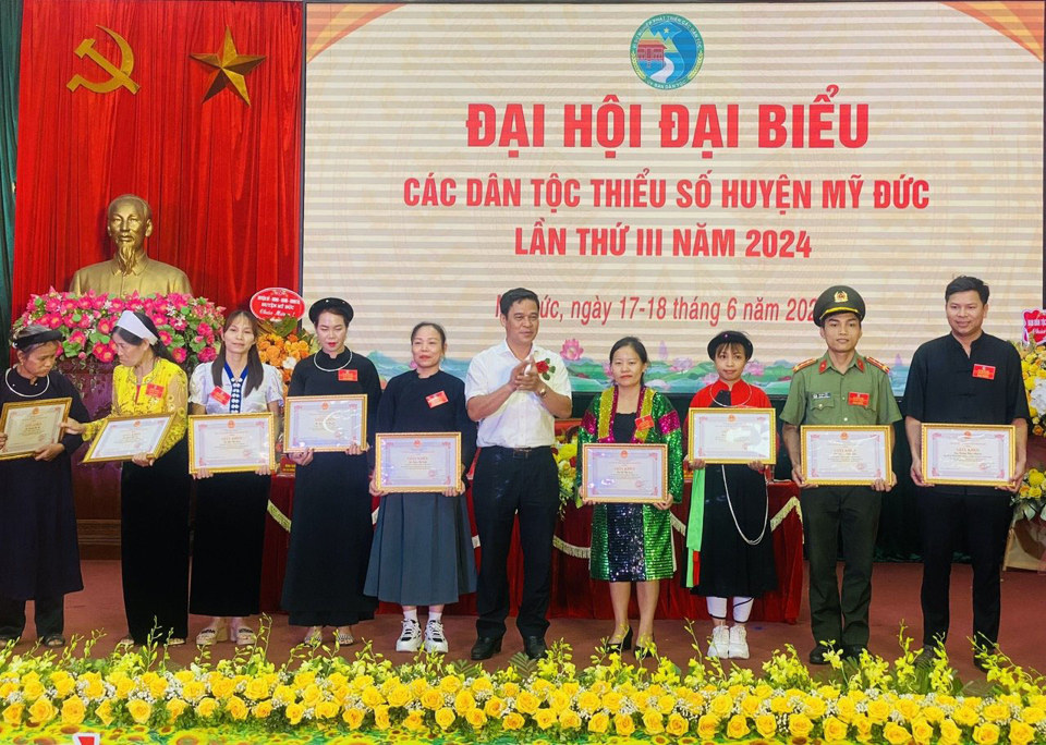 Sau 2 ngày l&agrave;m việc khẩn trương, nghi&ecirc;m t&uacute;c Đại hội đại biểu c&aacute;c DTTS lần thứ III năm 2024&nbsp; đ&atilde; th&agrave;nh c&ocirc;ng tốt đẹp. Ảnh: Văn&nbsp; Bi&ecirc;n.