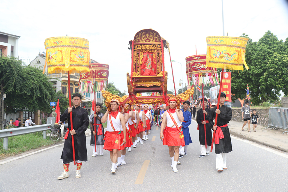 Lễ hội truyền thống đ&igrave;nh Ch&egrave;m được tổ chức h&agrave;ng năm lu&ocirc;n để lại ấn tượng s&acirc;u sắc cho Nh&acirc;n d&acirc;n v&agrave; du kh&aacute;ch thập phương.