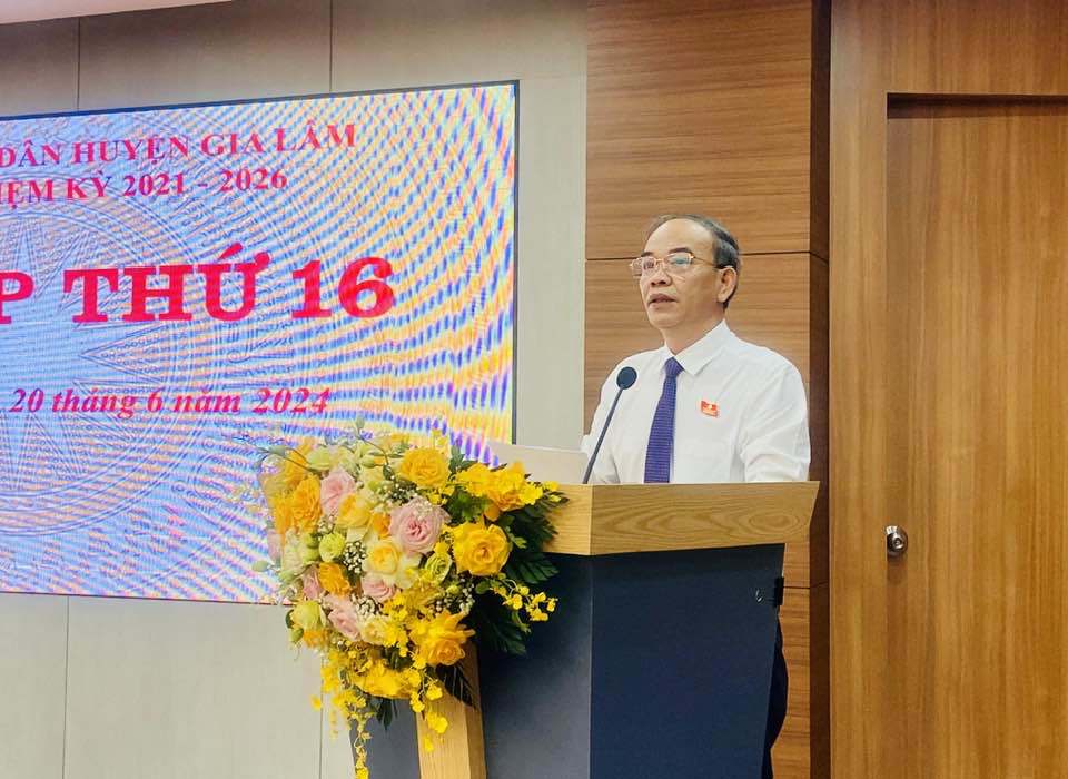 Chủ tịch HĐND huyện Gia L&acirc;m Nguyễn Tiến Việt ph&aacute;t biểu chỉ đạo tại Kỳ họp.