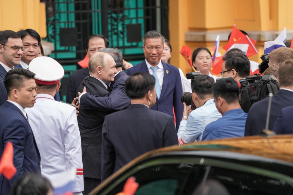 Chủ tịch nước T&ocirc; L&acirc;m chủ tr&igrave; lễ đ&oacute;n Tổng thống Nga Vladimir Putin. Ảnh: Kh&aacute;nh Huy