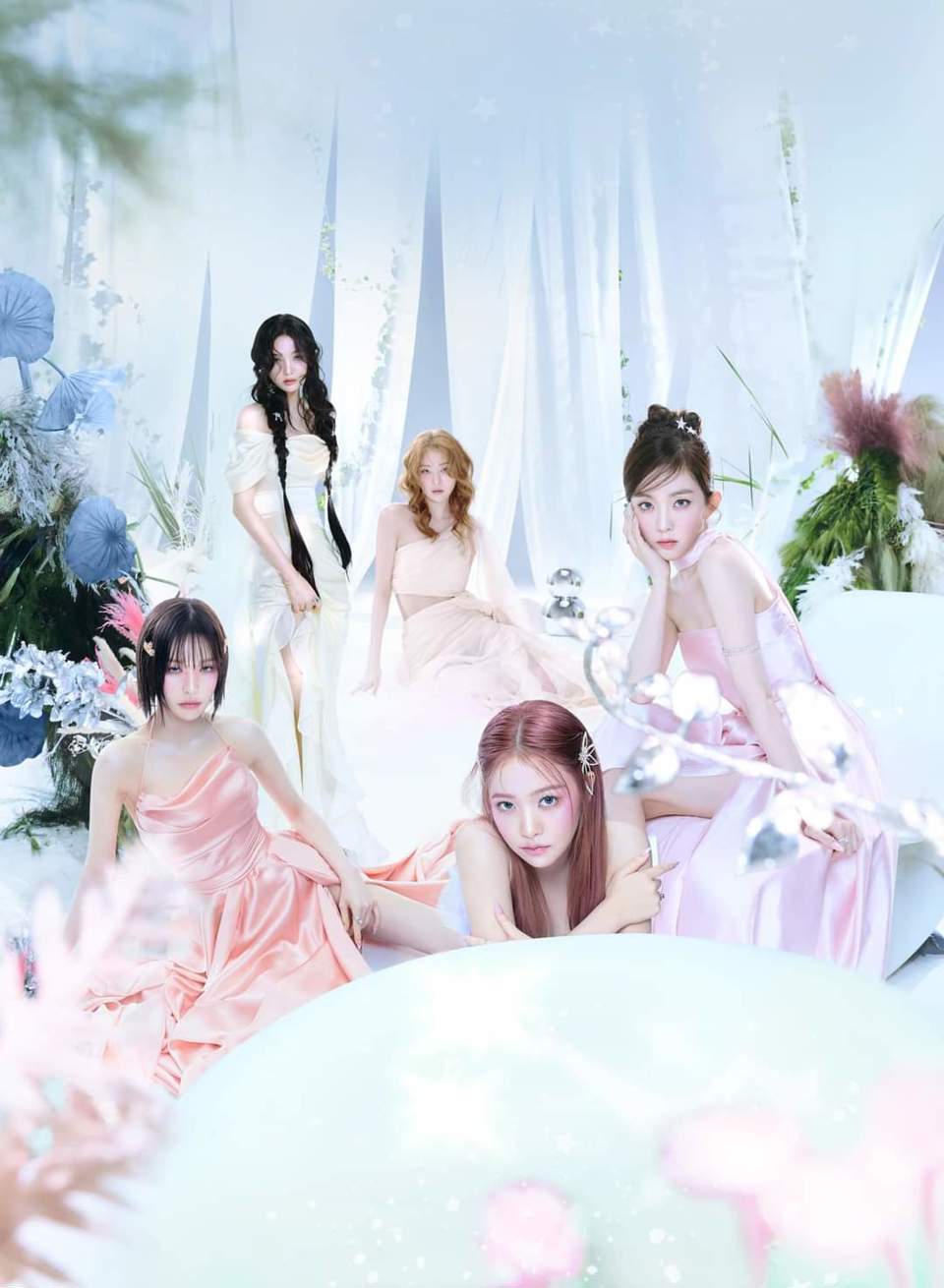 Red Velvet y&ecirc;u kiều trong bộ ảnh mang chủ đề "Sanctuary" của MV &ldquo;Cosmic&rdquo;.