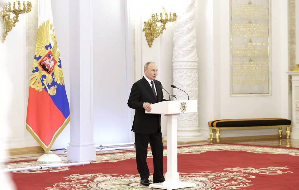 Tổng thống Vladimir Putin ph&aacute;t biểu tại cuộc họp với c&aacute;c sinh vi&ecirc;n tốt nghiệp từ c&aacute;c học viện qu&acirc;n sự ng&agrave;y 21/6. Ảnh:&nbsp;