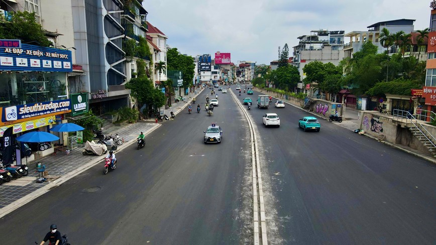 C&aacute;c nh&agrave; thầu sẽ ho&agrave;n thiện đấu nguồn chiếu s&aacute;ng, c&acirc;y xanh tại&nbsp;đoạn kh&aacute;ch sạn Thắng Lợi chợ hoa Quảng An&nbsp;trong th&aacute;ng 8/2024.&nbsp;