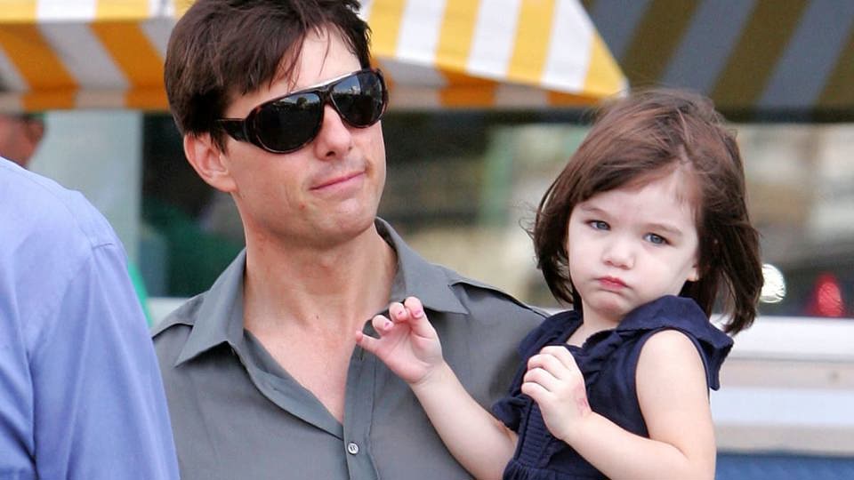 Suri Cruise từng được gọi l&agrave; "c&ocirc;ng ch&uacute;a Hollywood". Ảnh: X