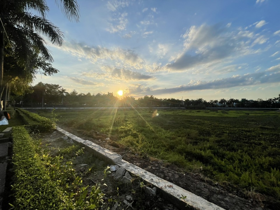 Hồ điều h&ograve;a phường Nghĩa Ch&aacute;nh bị bồi lắng v&agrave; trở th&agrave;nh "t&uacute;i nước thải".