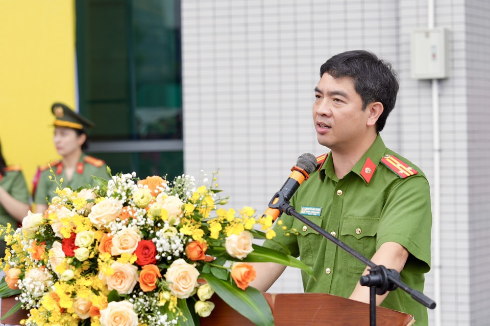 Thượng t&aacute; Nguyễn Hữu Kh&aacute;nh - Trưởng C&ocirc;ng an quận T&acirc;y Hồ giao nhiệm vụ cho lực lượng c&ocirc;ng an quận.