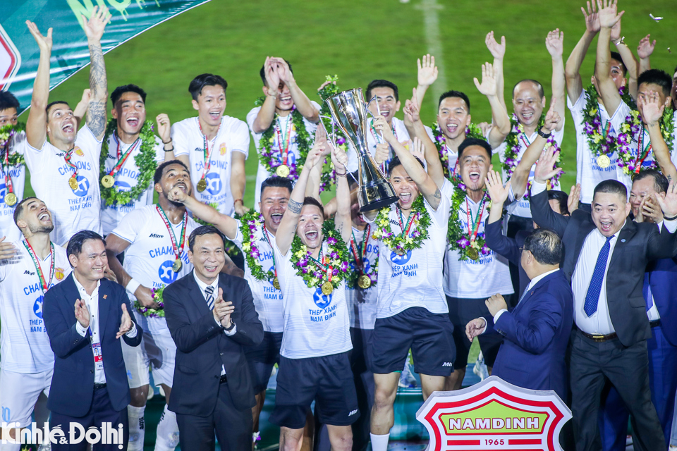 Nam Định gi&agrave;nh chức v&ocirc; địch tại V-League 2023/2024. Ảnh: Ngọc T&uacute;