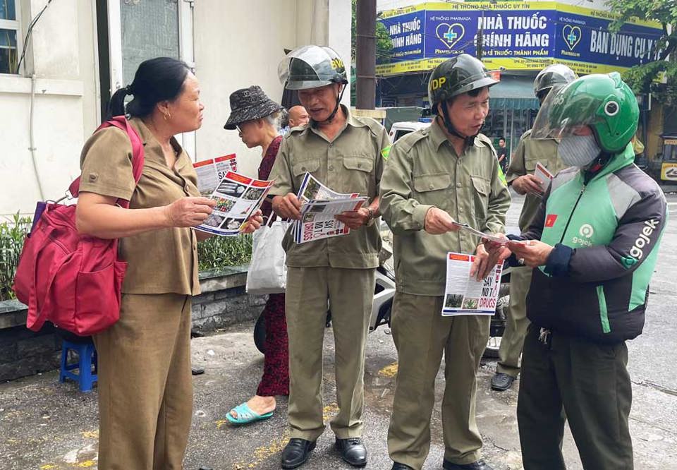 C&ocirc;ng t&aacute;c tuy&ecirc;n truyền ph&aacute;p luật về ph&ograve;ng chống ma t&uacute;y được phổ biến rộng r&atilde;i đến nhiều đối tượng.