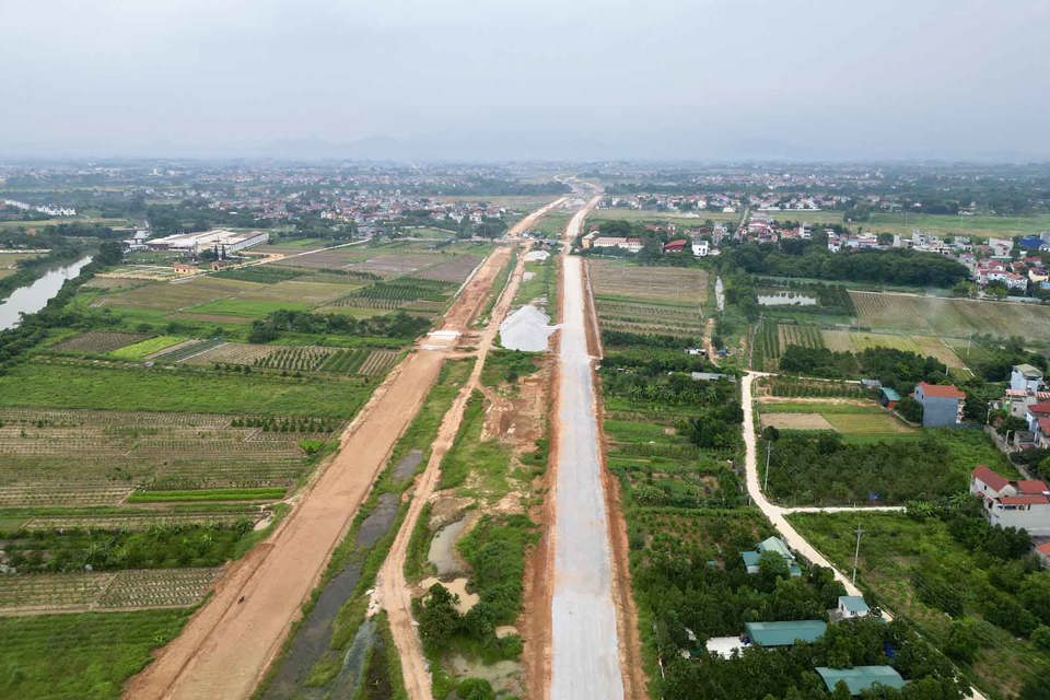 V&agrave;nh đai 4 V&ugrave;ng Thủ đ&ocirc; d&agrave;i 112,8 km đi qua c&aacute;c tỉnh, th&agrave;nh phố: H&agrave; Nội, Bắc Ninh v&agrave; Hưng Y&ecirc;n, với tổng mức đầu tư hơn 85.000 tỷ đồng. Dự &aacute;n được khởi c&ocirc;ng ng&agrave;y 25/6/2023.