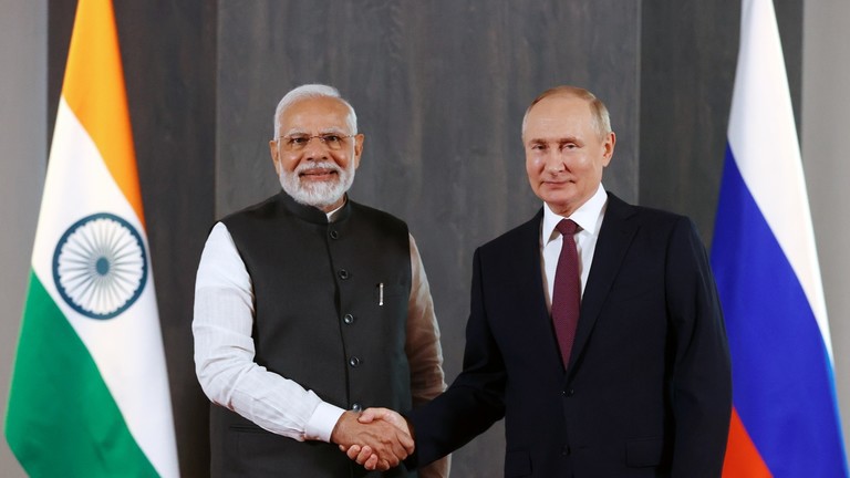 Thủ tướng Ấn Độ Narendra Modi v&agrave; Tổng thống Nga Vladimir Putin. Ảnh: RT