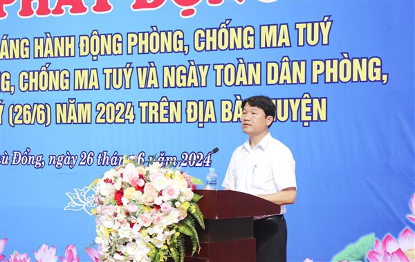 Ph&oacute; Chủ tịch UBND huyện Gia L&acirc;m Trương Văn Học ph&aacute;t biểu tại buổi lễ.