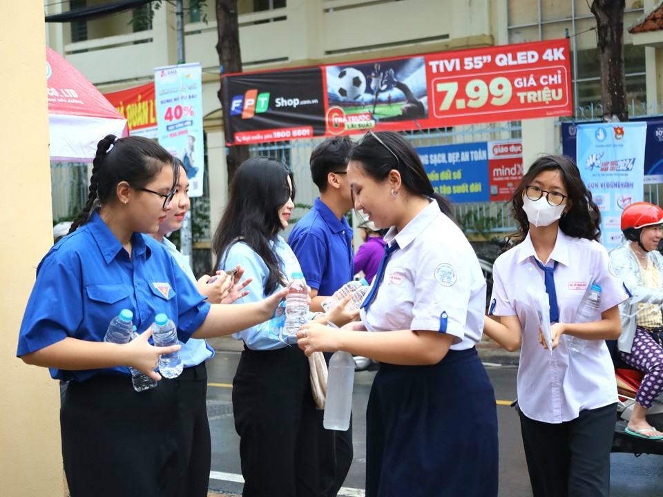 C&ocirc;ng t&aacute;c x&atilde; hội h&oacute;a được đẩy mạnh để hỗ trợ cho th&iacute; sinh.