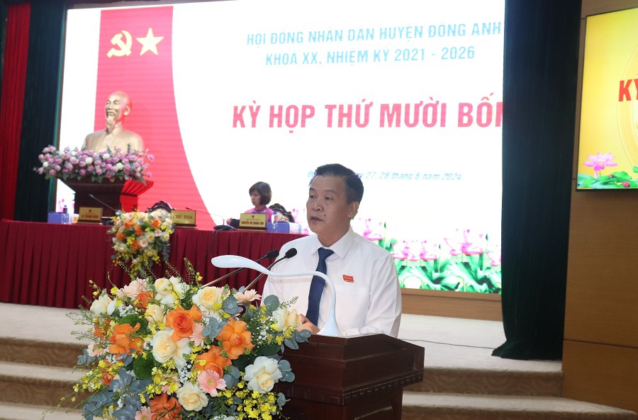 B&iacute; thư Huyện ủy - Chủ tịch HĐND huyện Đ&ocirc;ng Anh L&ecirc; Trung Ki&ecirc;n ph&aacute;t biểu khai mạc kỳ họp.