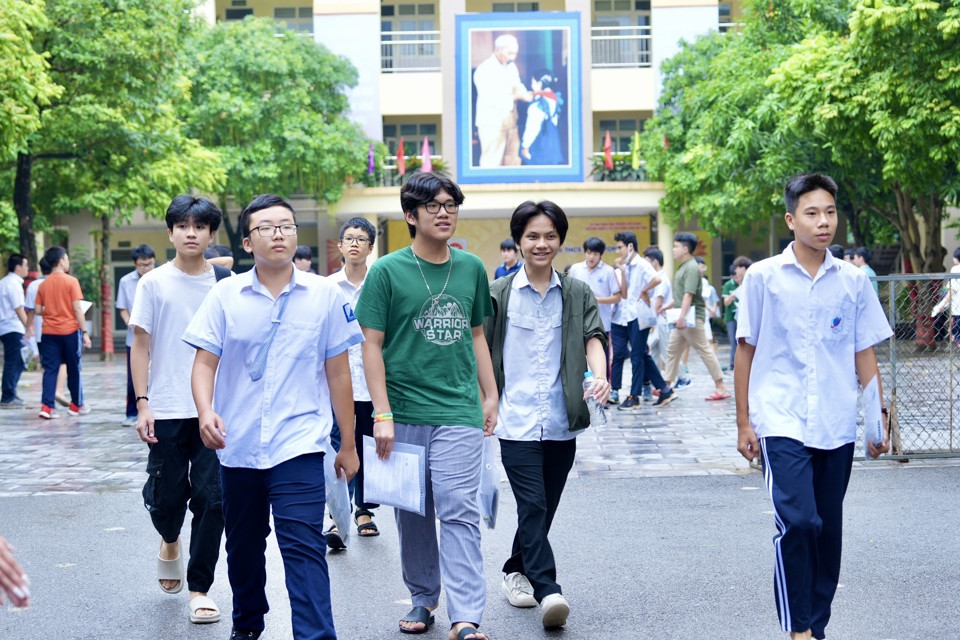 Thí sinh dự thi lớp 10 THPT chuyên tại Hà Nội năm học 2024 - 2025. Ảnh: Duy Khánh