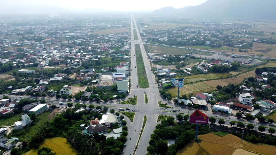 Đ&ocirc; thị Di&ecirc;n Kh&aacute;nh c&oacute; t&iacute;nh chất l&agrave; một trung t&acirc;m kinh tế đa ng&agrave;nh, c&oacute; vai tr&ograve; bổ trợ, tương hỗ ph&aacute;t triển, gắn b&oacute; chặt chẽ với TP Nha Trang. Ảnh: Trung Nh&acirc;n