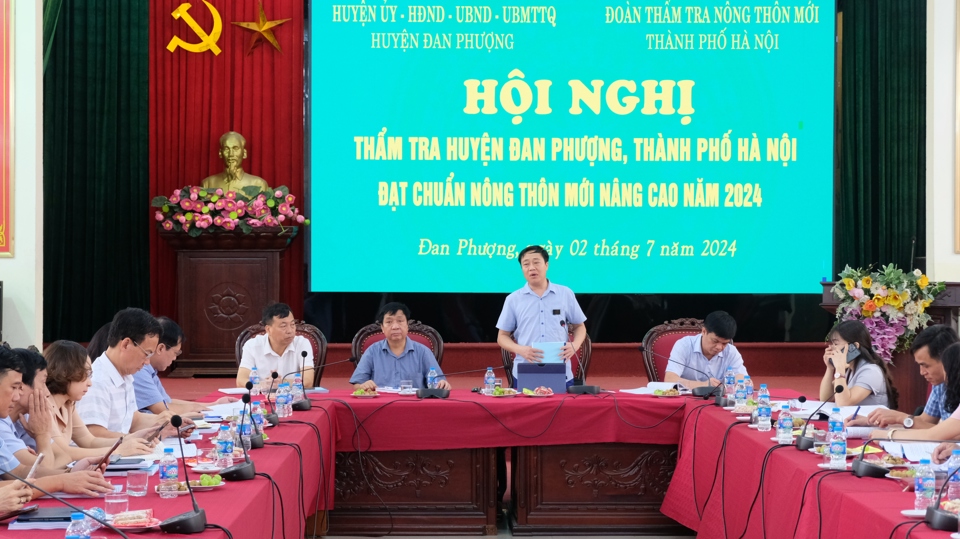 Đo&agrave;n thẩm tra n&ocirc;ng th&ocirc;n mới TP H&agrave; Nội l&agrave;m việc với UBND huyện Đan Phượng.