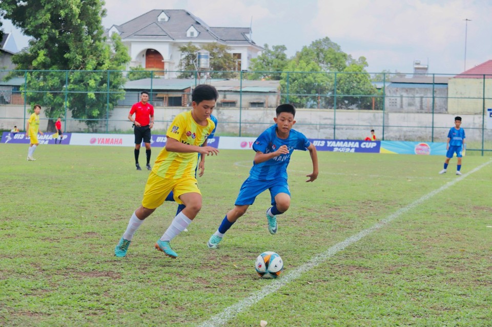 C&aacute;c cầu thủ tranh t&agrave;i v&ograve;ng quốc gia U13 tại TP Bu&ocirc;n Ma Thuột.