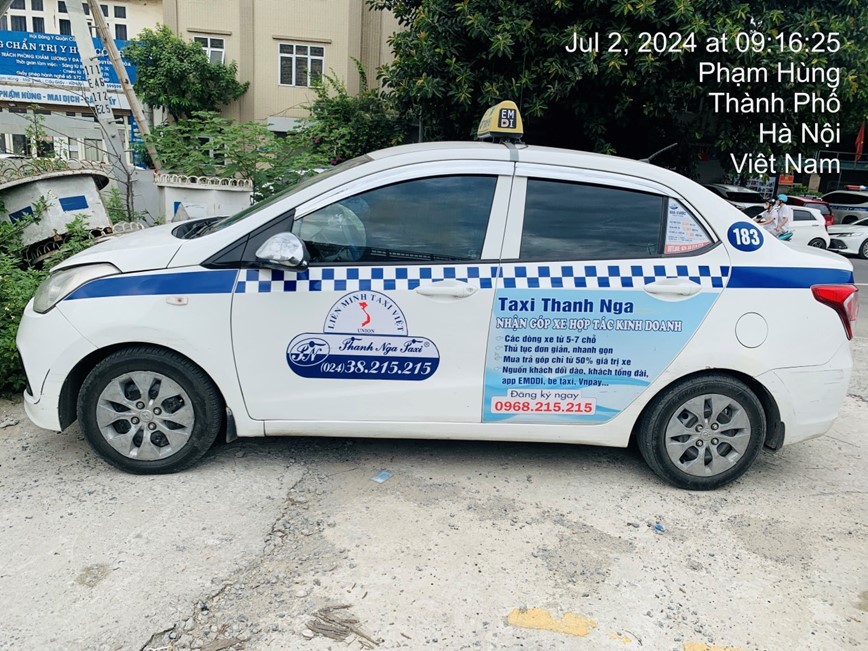 Chiếc xe taxi bị cơ quan c&ocirc;ng an tạm giữ để phục vụ c&ocirc;ng t&aacute;c điều tra.