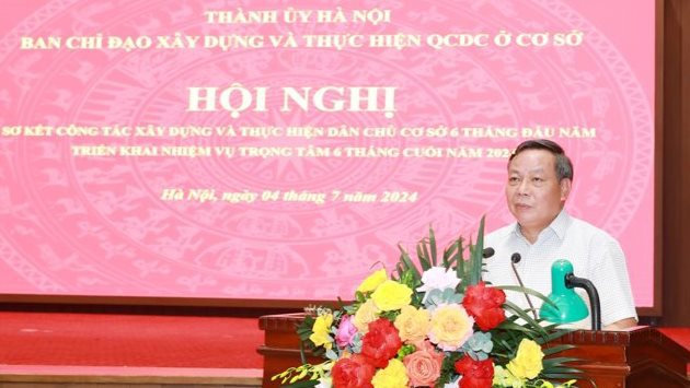 Ph&oacute; B&iacute; thư Th&agrave;nh ủy Nguyễn Văn Phong ph&aacute;t biểu chỉ đạo tại hội nghị.