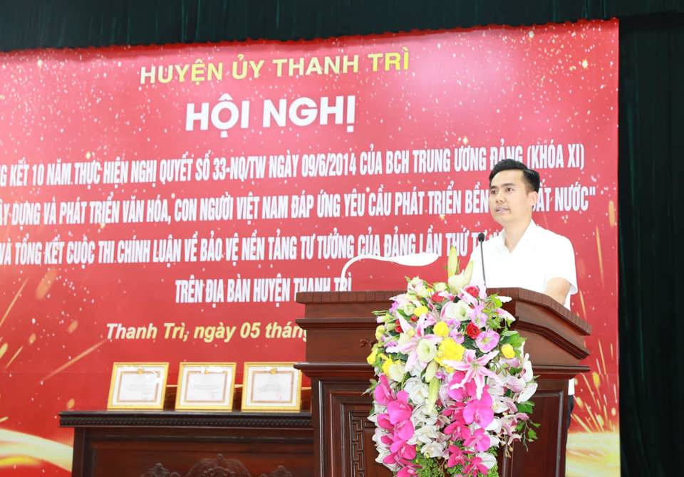 Trưởng ban Tuy&ecirc;n gi&aacute;o Huyện ủy Thanh Tr&igrave; L&yacute; Duy Xu&acirc;n th&ocirc;ng tin về kết quả&nbsp;thực hiện Nghị quyết 33 v&agrave; Cuộc thi ch&iacute;nh luận bảo vệ nền tảng tư tưởng của Đảng tr&ecirc;n địa b&agrave;n huyện.