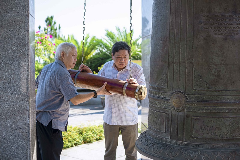 Hiện nay, Nghĩa Trang liệt sĩ Quốc gia Đường 9 l&agrave; c&ocirc;ng tr&igrave;nh đền ơn đ&aacute;p nghĩa đồ sộ quy m&ocirc; lớn c&oacute; t&iacute;nh nghệ thuật cao, thể hiện l&ograve;ng thương nhớ s&acirc;u sắc v&agrave; sự tri &acirc;n của &ETH;ảng v&agrave; Nh&agrave; nước ta đối với những người con tr&ecirc;n mọi miền Tổ quốc đ&atilde; kh&ocirc;ng tiếc m&aacute;u xương cho sự nghiệp giải ph&oacute;ng d&acirc;n tộc, thống nhất đất nước.