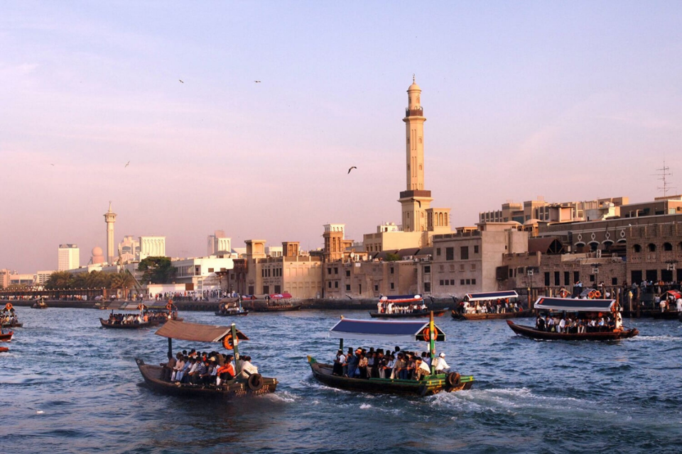 Abra l&agrave; phương tiện di chuyển phổ biến của những cư d&acirc;n đầu ti&ecirc;n ở Dubai. Ảnh: Getty image