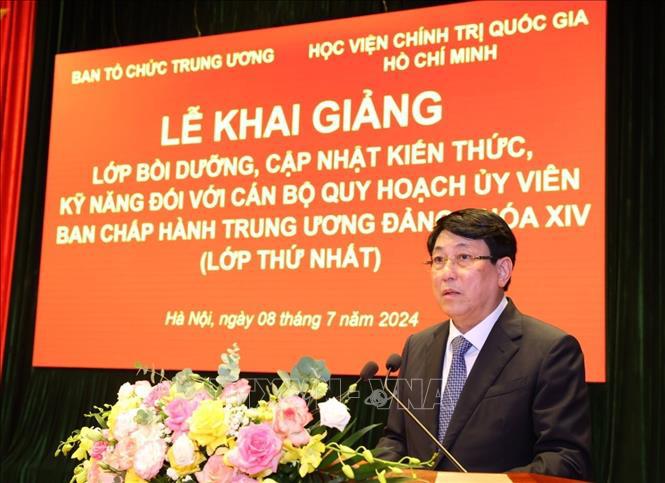 Thường trực Ban B&iacute; thư Lương Cường ph&aacute;t biểu chỉ đạo lớp học. Ảnh: Văn Điệp/TTXVN &nbsp;