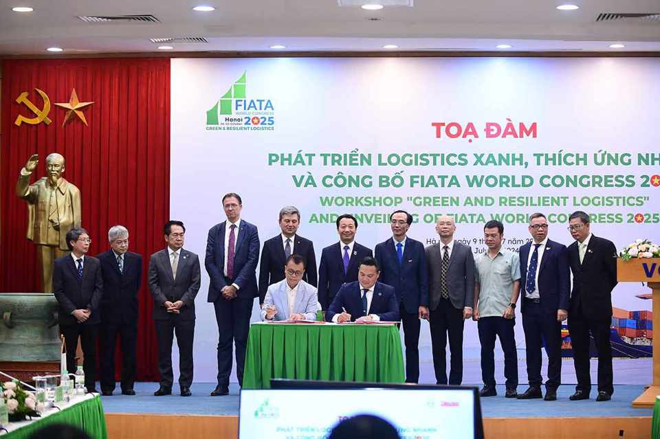 K&yacute; kết ph&aacute;t triển ng&agrave;nh&nbsp;logistics. Ảnh: Khắc Ki&ecirc;n