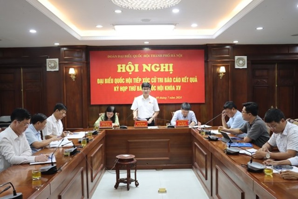 Ph&oacute; Chủ nhiệm Ủy ban Khoa học C&ocirc;ng nghệ v&agrave; M&ocirc;i trường của Quốc hội Tạ Đ&igrave;nh Thi ph&aacute;t biểu &yacute; kiến tại buổi tiếp x&uacute;c cử tri chiều 9/7