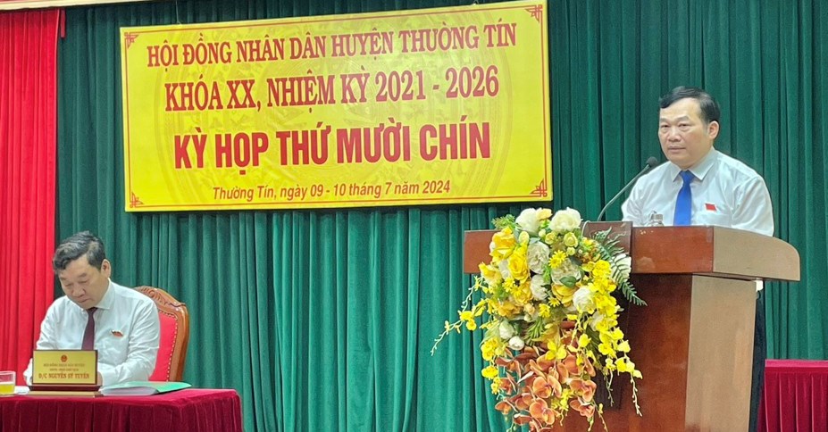 B&iacute; thư Huyện ủy Thường T&iacute;n Nguyễn Tiến Minh ph&aacute;t biểu tại kỳ họp HĐND huyện Thường T&iacute;n, s&aacute;ng 9/7