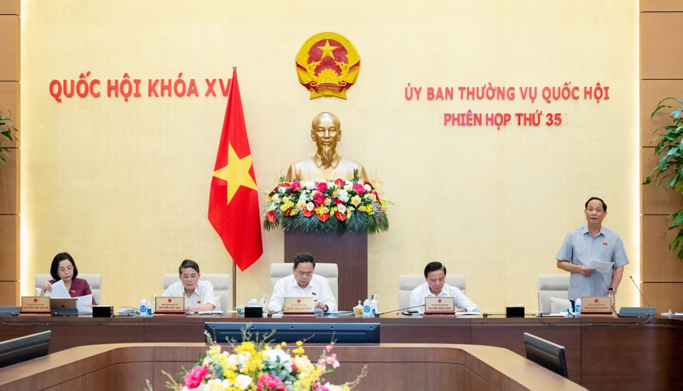 Ph&oacute; Chủ tịch Quốc hội Trần Quang Phương ph&aacute;t biểu tại phi&ecirc;n họp. Ảnh: Quochoi.vn