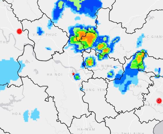 Cảnh báo mưa lớn cục bộ, dông, lốc khu vực nội thành Hà Nội - Ảnh 1