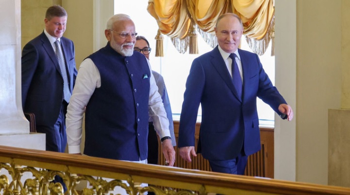 Tổng thống Nga Vladimir Putin (phải) gặp Thủ tướng Ấn Độ Narendra Modi, tại Thủ đ&ocirc; Moscow, Nga, ng&agrave;y 9 th&aacute;ng 7 năm 2024. Ảnh: RT