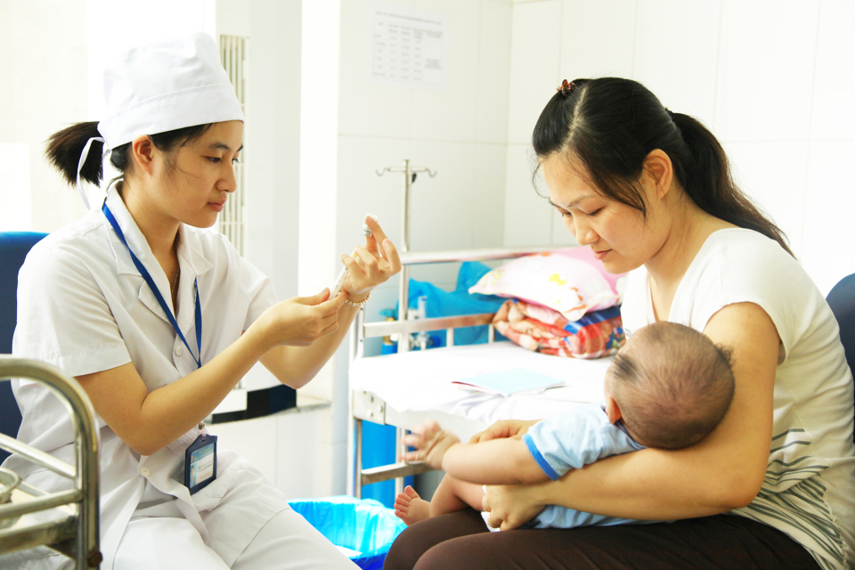 Tiêm vaccine cho trẻ tại Trung tâm y tế Dự phòng Hà Nội. Ảnh: Phạm Hùng